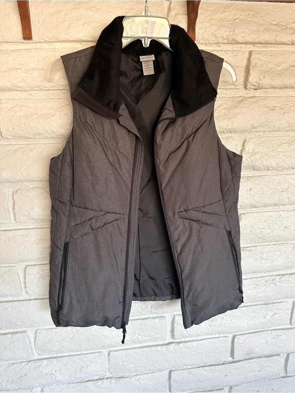 Champion Women's Gray Quilted Vest with Black Fleece Collar Size Medium